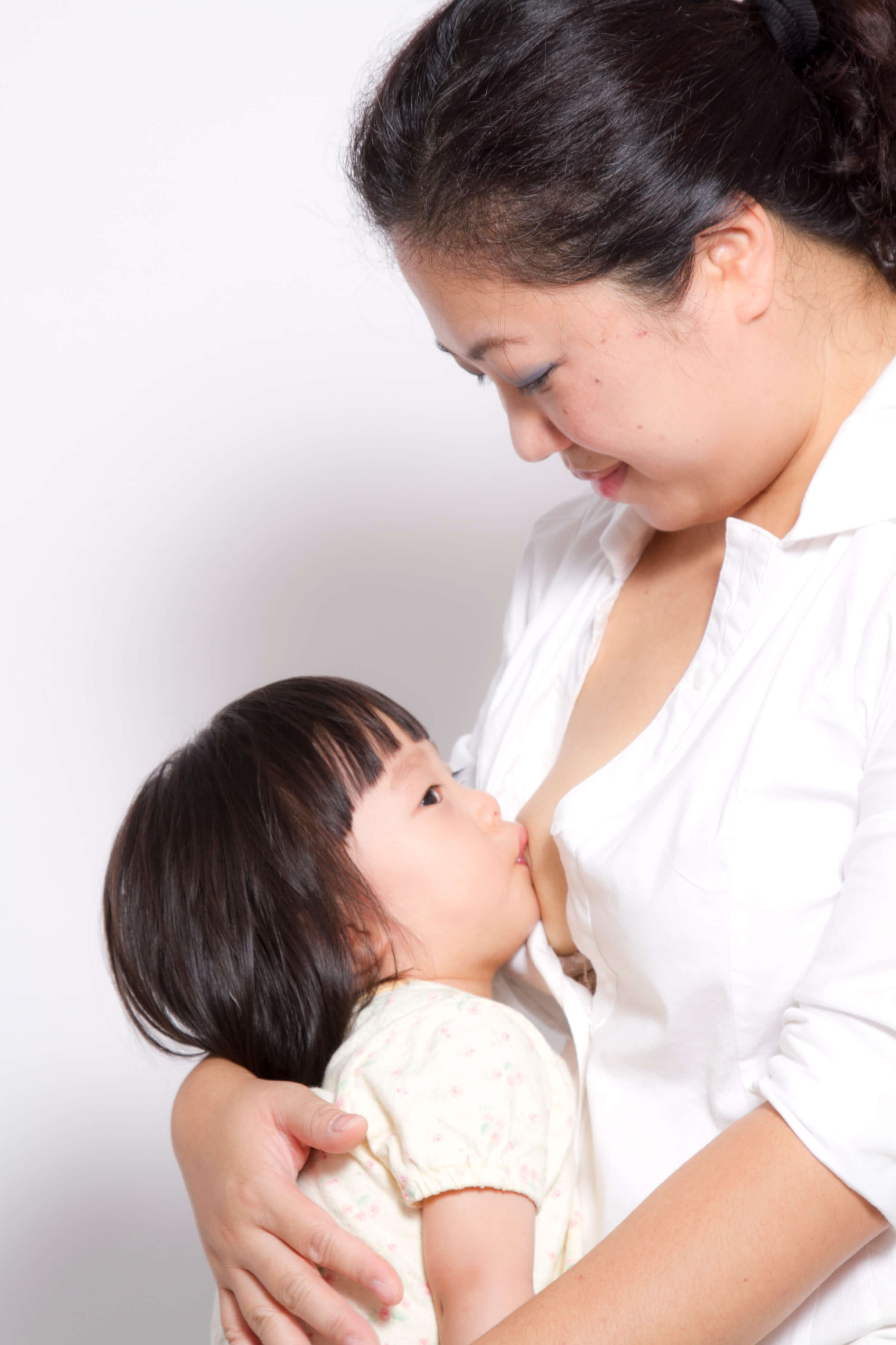 Breastfeeding establishes a close relationship between babies and mothers and it benefits both of them in many ways.Photo by Hong Kong Breastfeeding Mothers' Association
